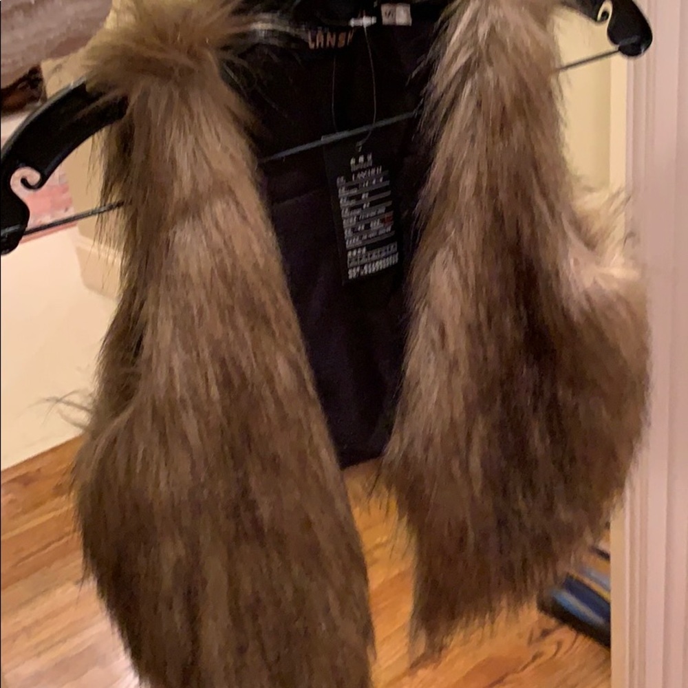 NWT Faux Fur Vest - Picture 3 of 4